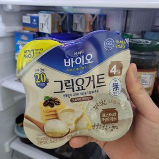 매일바이오 그릭요거트 오리지널 플레인 4개, 로스터리 커피믹스 4개 — 5점을 준 리뷰어가 2021년 12월 올린 사용 사진