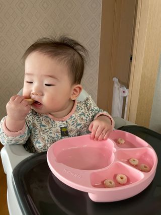 유비맘 캐릭터 실리콘 흡착 식판_색상 랜덤발송 — 5점을 준 리뷰어가 2020년 12월 올린 사용 사진