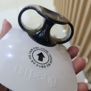 온가족 시원한샴푸 깨끗한두피 샴푸브러쉬 두피스케일링 히트팡블랙에디션 — 4점을 준 리뷰어가 2021년 8월 올린 사용 사진