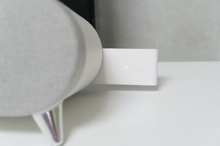 아카라 조명 스위치를 누워서 끄는 방법 (스마트 조명 스위치 2구 + 무선 리모트 스위치 1구 T1, 스마트 허브 E1) — 5점을 준 리뷰어가 2021년 11월 올린 사용 사진