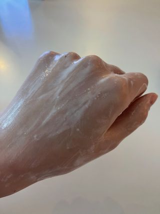 [베러오리진] 무화과 크리미 딥 폼 클렌저/피부 노폐물 & 미세먼지 99 세정 인증 민감성 피부 무자극 인증 — 5점을 준 리뷰어가 2021년 12월 올린 사용 사진