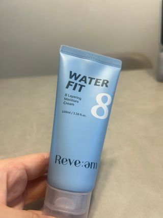나우 [리브엠]피부 속부터 겹겹이, 촘촘하게! 워터핏8중 수분착붙 크림 — 5점을 준 리뷰어가 2025년 5월 올린 사용 사진