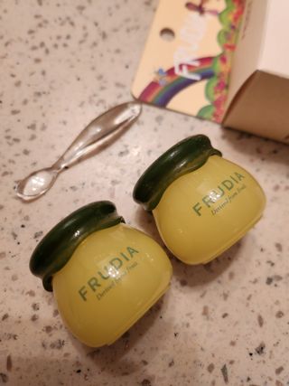 [후르디아] 유아부터 어른까지, 안심 아보카도 립밤 듀오 세트 — 5점을 준 리뷰어가 2024년 1월 올린 사용 사진