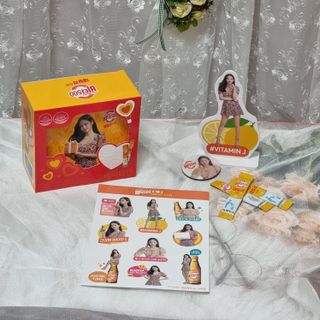 [광동제약] 비타500데일리스틱 제니 에디션60포&굿즈3종 — 5점을 준 리뷰어가 2021년 11월 올린 사용 사진
