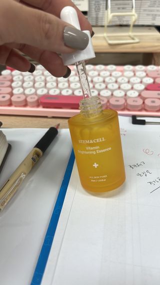 체르엠 스템앤셀 비타민 브라이트닝 에센스 30ml 1개 — 4.5점을 준 리뷰어가 2021년 11월 올린 사용 사진