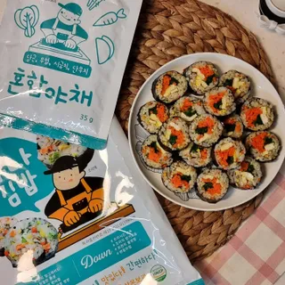 해풀잎 누구나 김밥*1ea [(혼합야채 35g *1ea,  김밥김 (5g, 5ea),  양념간장 (6g, 5ea), 참기름(5g, 2ea)] — 4.5점을 준 리뷰어가 2022년 10월 올린 사용 사진