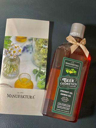 체코 비건화장품 마뉴팍투라 향좋은 맥주 샤워젤 (300ml) — 5점을 준 리뷰어가 2022년 6월 올린 사용 사진