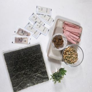 해풀잎 누구나 김밥*1ea [(혼합야채 35g *1ea,  김밥김 (5g, 5ea),  양념간장 (6g, 5ea), 참기름(5g, 2ea)] — 5점을 준 리뷰어가 2022년 10월 올린 사용 사진