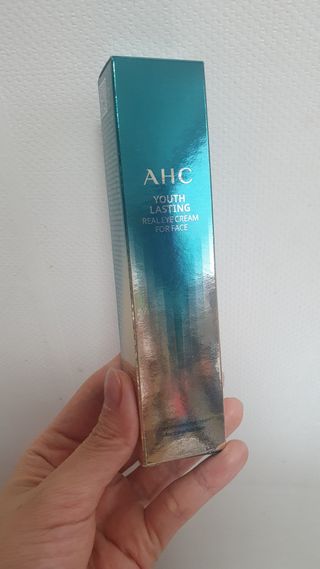 [NEW 탄력유턴 아이크림] AHC 유스 래스팅 리얼 아이크림 포 페이스 — 5점을 준 리뷰어가 2021년 4월 올린 사용 사진