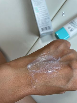 리더스코스메틱 리더스 카밍 바이오틱스 선 에센스 SPF 50+ PA++++ — 5점을 준 리뷰어가 2022년 7월 올린 사용 사진