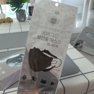 에버그린 순면 끈조절 KF80 마스크 - 화이트/블랙 컬러 대형 - 10매 — 5점을 준 리뷰어가 2021년 6월 올린 사용 사진