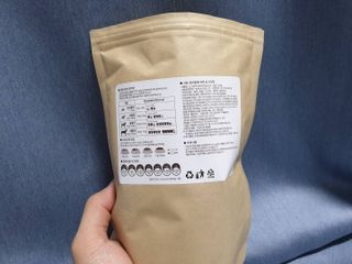 도그퓨어 피부와모질/혼합유산균/글루코사민 유기농 로스팅 사료 — 5점을 준 리뷰어가 2021년 9월 올린 사용 사진