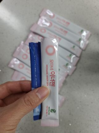 [모마네] 이너뷰티 히알루론산 비오틴 코큐텐 저분자피쉬콜라겐 - 3 g 30포 ★석류맛 — 5점을 준 리뷰어가 2021년 12월 올린 사용 사진