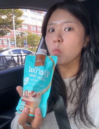 달달슬림쉐이크 구매평★달달슬림 맛있는 단백질 쉐이크 파우치 다이어트 식사대용 프로틴 파우더 보충제 — 5점을 준 리뷰어가 2025년 8월 올린 사용 사진