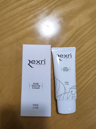 렉스리 데일리 톤업 크림 Rexri Daily Tone Up Cream — 5점을 준 리뷰어가 2022년 7월 올린 사용 사진