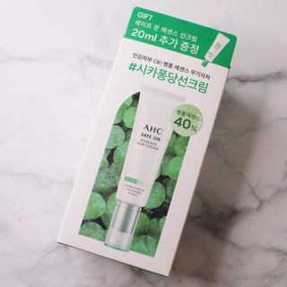 [AHC] 세이프온 에센스 선크림 올리브영 스페셜 증정 기획세트 — 4.5점을 준 리뷰어가 2022년 6월 올린 사용 사진
