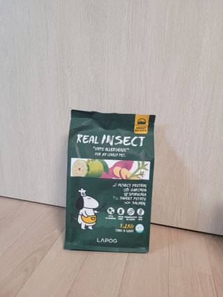 [푸디웜] 라포그  리얼인섹트 웨이트밸런스 저알러지 강아지 사료  1.2KG — 5점을 준 리뷰어가 2022년 7월 올린 사용 사진
