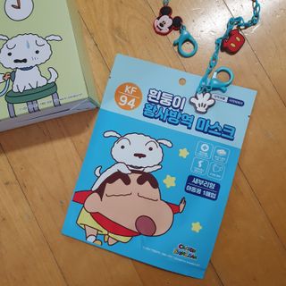 [숨그림]  덴탈마스크 짱구 우리아이 그리고 내가 쓰는 믿을수있는 케릭터 마스크  16종 — 5점을 준 리뷰어가 2021년 10월 올린 사용 사진
