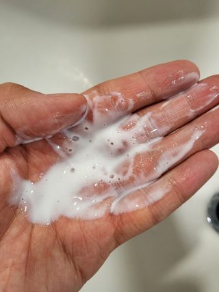 [포레스트스토리] 탈모증상완화 샴푸 1,000ml — 5점을 준 리뷰어가 2022년 8월 올린 사용 사진