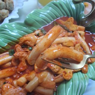 빨간키트 떡볶이 밀키트 2~3인분 매운맛 국물 떡볶이 만들기 쉬운 황금 레시피 분말 소스로 간편한 요리 — 5점을 준 리뷰어가 2021년 8월 올린 사용 사진