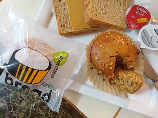 롯데제과 Vbread 포카치아식빵1개 + 미니식빵 1개 + 머핀 2개 세트 — 5점을 준 리뷰어가 2021년 9월 올린 사용 사진