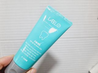 치과에서 쓰는 치약 _ 라벨제로 저불소 꼬마, 키즈, 유아, 베이비, 주니어 안전한 어린이치약 — 5점을 준 리뷰어가 2022년 12월 올린 사용 사진