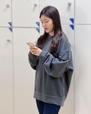 MAPLESYRUPFACTORY 메이플 피그먼트 맨투맨 8.COL — 5점을 준 리뷰어가 2023년 1월 올린 사용 사진
