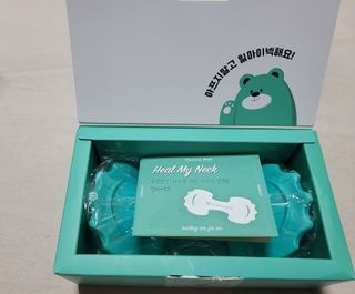 힐니스북 [힐마이넥]   거북목 통증완화를 위한 휴대용 목 안마기 — 5점을 준 리뷰어가 2022년 12월 올린 사용 사진