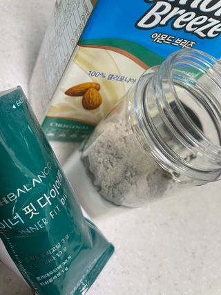 하나마이 이너핏 다이어트 30g x 14포 올인원 체중조절용 쉐이크 / 프락토올리고당+스피루리나 함유 피부탄력 까지~ — 4점을 준 리뷰어가 2023년 3월 올린 사용 사진