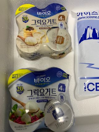 매일바이오 그릭요거트 오리지널 플레인 4개, 로스터리 커피믹스 4개 — 3.5점을 준 리뷰어가 2021년 12월 올린 사용 사진