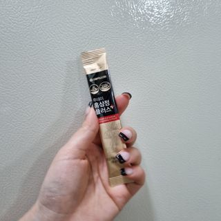 서울약사신협_투데이홍삼정플러스스틱_10g x 30포 — 5점을 준 리뷰어가 2021년 5월 올린 사용 사진