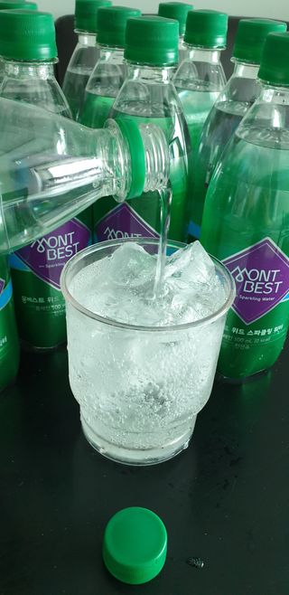 몽베스트 Montbest with Sparkling water Plain 20병 — 5점을 준 리뷰어가 2022년 7월 올린 사용 사진