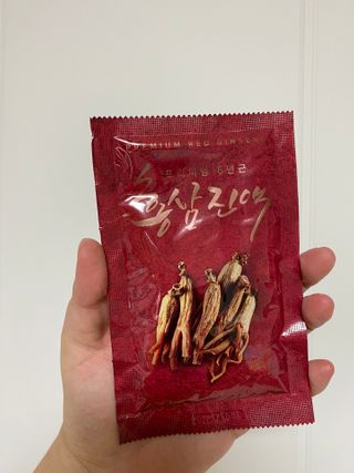서울약사신협_프리미엄 6년근 홍삼진액_70mlx30포 — 4점을 준 리뷰어가 2021년 3월 올린 사용 사진