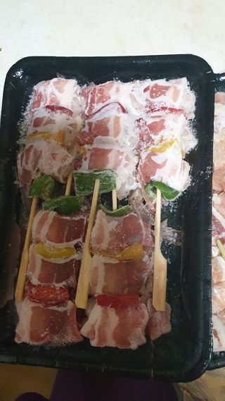 [다물꼬치] 삼겹새우롤꼬치 5개입 350g  + 데리야끼소스 120g + 매운고추소스 120g — 5점을 준 리뷰어가 2021년 11월 올린 사용 사진