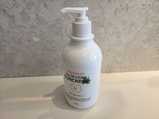 [닥터문] 프리미엄 알로에베라 선크림 500ml — 5점을 준 리뷰어가 2022년 7월 올린 사용 사진