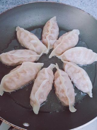 삼양냉동 [삼양] 얇은피불닭왕교자+얇은피까르보불닭왕교자 총4팩 — 5점을 준 리뷰어가 2021년 2월 올린 사용 사진