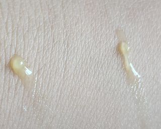 [후르디아] 올리브영 착한보습 비건 립버터 2종 — 5점을 준 리뷰어가 2023년 2월 올린 사용 사진