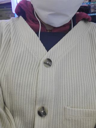 프런투라인 비마이 봄버 포켓 크롭 가디건 — 5점을 준 리뷰어가 2022년 3월 올린 사용 사진