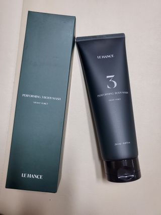 르핸스 퍼포밍 3 바디워시 비반트포렛/베티버포그 — 5점을 준 리뷰어가 2023년 5월 올린 사용 사진