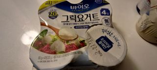매일바이오 그릭요거트 오리지널 플레인 4개, 로스터리 커피믹스 4개 — 5점을 준 리뷰어가 2021년 12월 올린 사용 사진