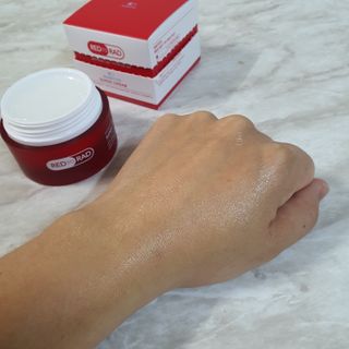 레드투래드 센서티브 슈퍼 크림 50ml — 5점을 준 리뷰어가 2021년 11월 올린 사용 사진