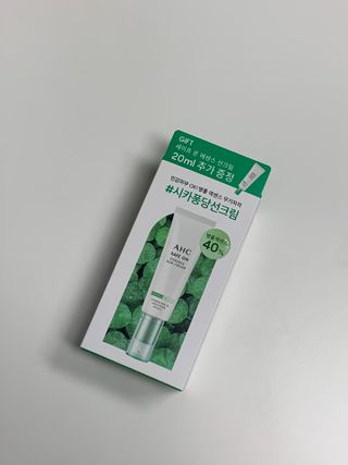 [AHC] 세이프온 에센스 선크림 올리브영 스페셜 증정 기획세트 — 5점을 준 리뷰어가 2022년 6월 올린 사용 사진