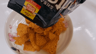 롯데제과 도리토스 갈비천왕치킨맛 X 굽네 갈비천왕 — 5점을 준 리뷰어가 2021년 7월 올린 사용 사진