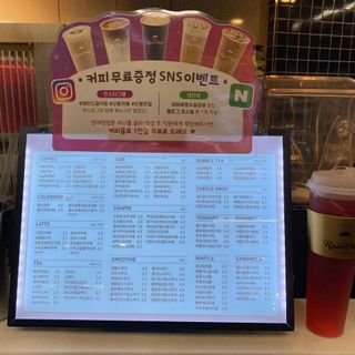 [레인드랍 커피 본점] 음료 2잔 + 디저트와플 or 샌드위치 — 4.5점을 준 리뷰어가 2021년 9월 올린 사용 사진