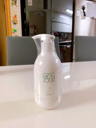 토박스코리아 몽쥬르 유아 로션 300ml — 5점을 준 리뷰어가 2021년 4월 올린 사용 사진