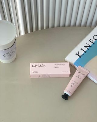 러브모아 향수 고체향수 승무원 고체향수 바르는 향수 니치향수 도손 우드세이지 앤 씨솔트 — 5점을 준 리뷰어가 2022년 12월 올린 사용 사진