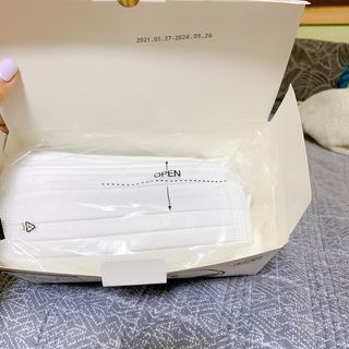JHWORLD 스누피 마스크 정품 스누피 KF-AD 국내 비말차단 아동용 성인용 일회용 덴탈마스크 50매 — 5점을 준 리뷰어가 2021년 6월 올린 사용 사진