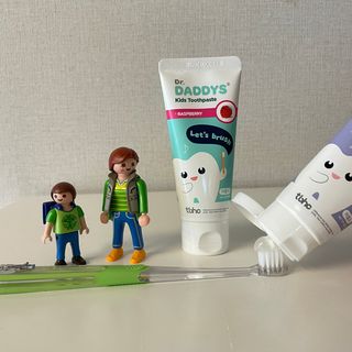 닥터데디스 안심저불소 키즈치약 (라즈베리, 청포도향 중 택 1) 60g +  여행용 미니 치약 15g — 4점을 준 리뷰어가 2022년 11월 올린 사용 사진