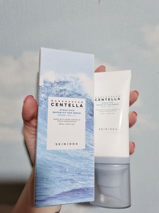 [스킨1004] 마다가스카르 센텔라 히알루-시카 워터핏 선세럼 50ml — 5점을 준 리뷰어가 2024년 5월 올린 사용 사진