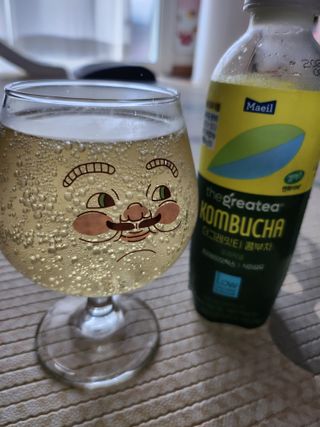 더그레잇티 콤부차 [매일유업] 더그레잇티 44kcal 콤부차 300ml *12개입 (오리지널 6개+베리리치 6개) — 4점을 준 리뷰어가 2023년 8월 올린 사용 사진